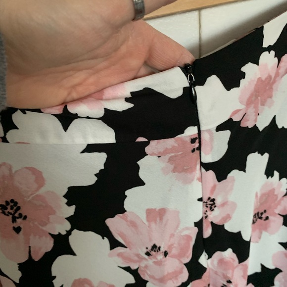 Long asymetrical skirt - Picture 2 of 3